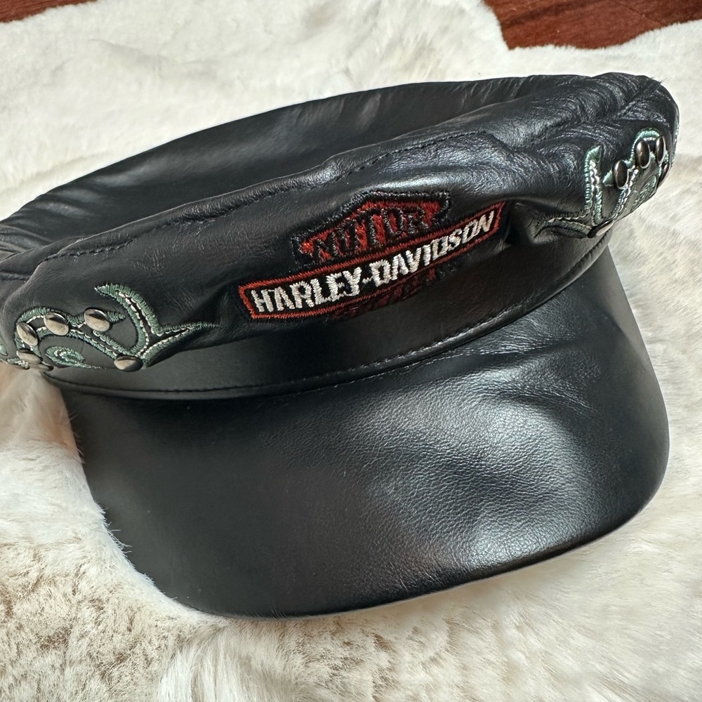 Harley-Davidson Black Womens Leather Cap
( broken brim interior) - Picture 3 of 16